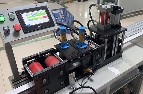 Coupeuse de coin à profil en aluminium 380V Contrôle micro-ordinateur